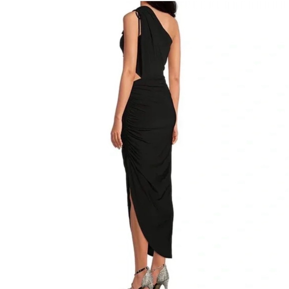 #0032~ Gianni Bini Size Large 
One Shoulder Dress in Black